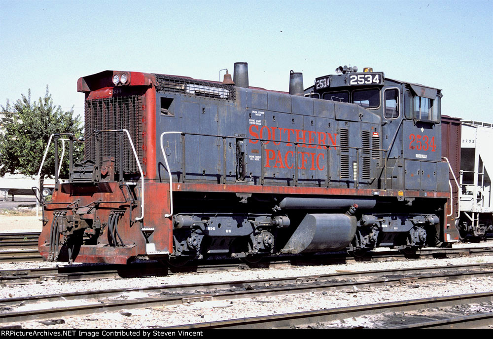 Southern Pacific SW1500 #2534.